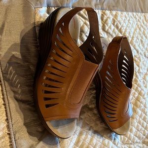 Bionica Womens Leather Shoe Camel 9.5M